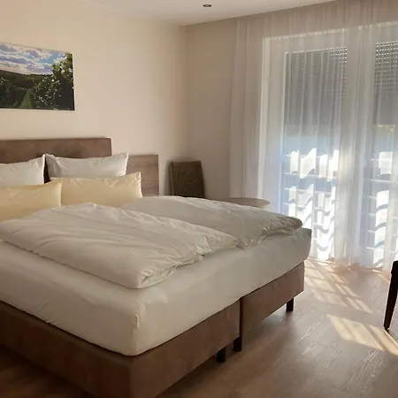 Hotel Gaestehaus Zum Weintraum